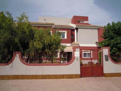 Residencia Nuestra Señora de los Ángeles portón